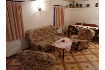 Slovacia Chata Špania Dolina, Exteriorul